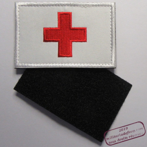 Insigne écusson d'infirmier, croix rouge sur fond blanc, service de santé.